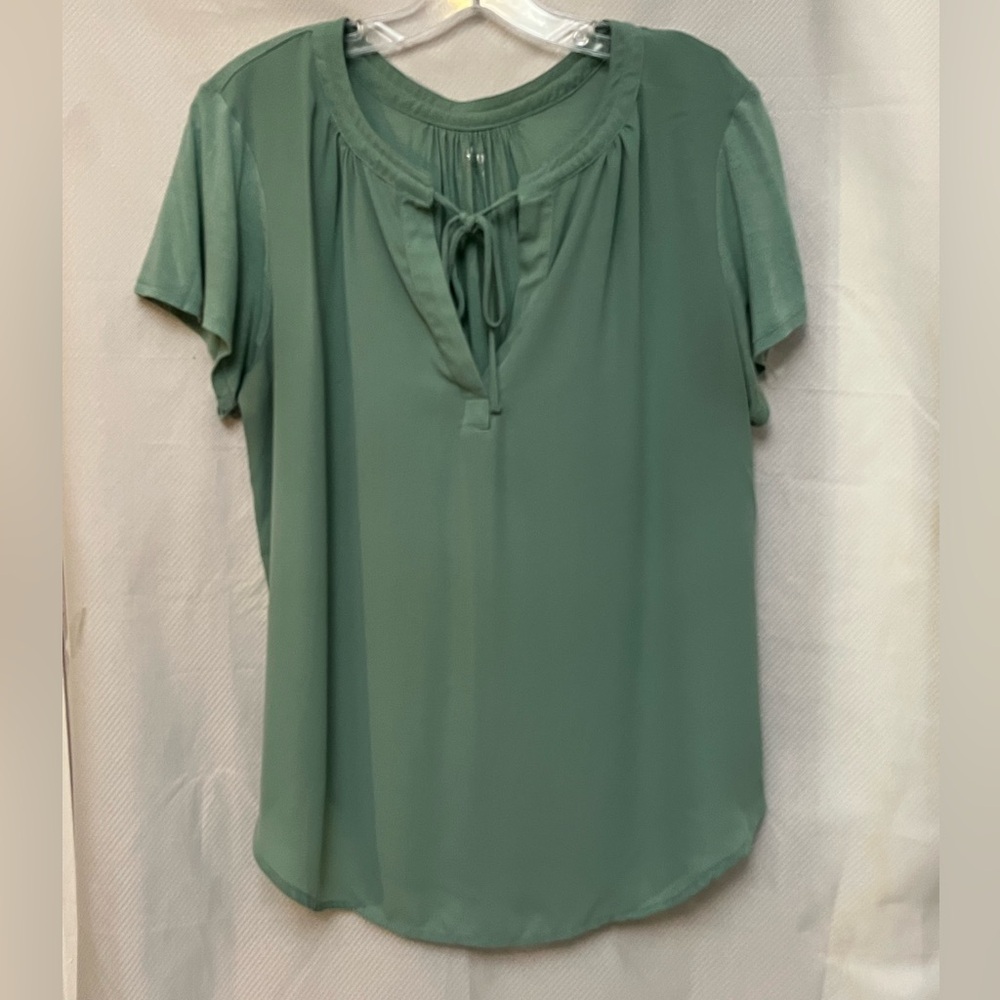 SOHO Women’s Sea foam Green Lightweight short sleeve Top Size L